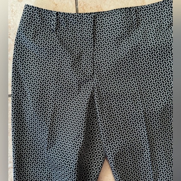 Talbots women’s black and white geometric pleated cropped casual pants size 10P - Picture 3 of 5